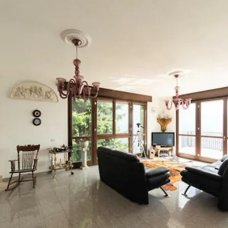Chalet Burkett בית נופש צ'רנוביו