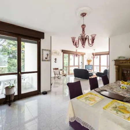 Chalet Burkett בית נופש צ'רנוביו